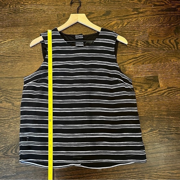 Women’s | Banana Republic Striped Sleeveless Top | Medium - Picture 8 of 9